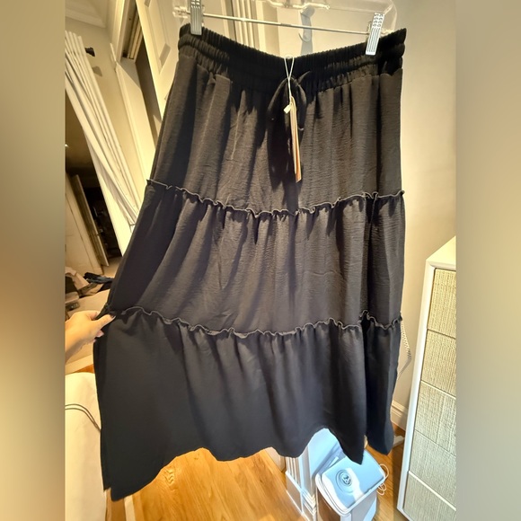 NWT Cueply Black Tiered Skirt, Sz Large - Picture 5 of 7